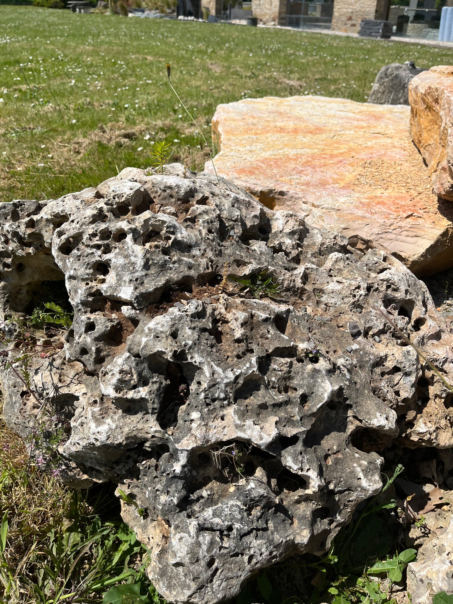 Rocaille - Roche Calcaire perçée