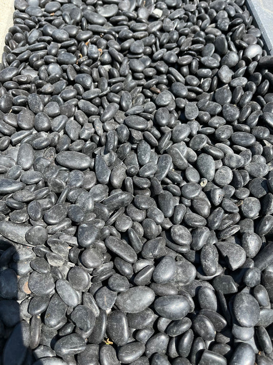 Galet lagon noir poli