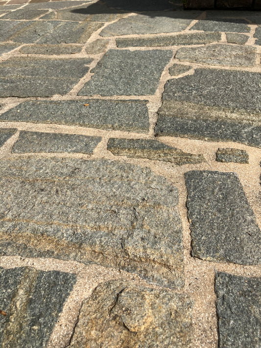 Quartzite Astera Opus Incertum