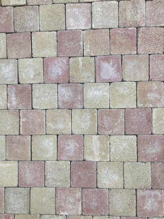 Pavés en béton jaune finition vieillie 15x15cm