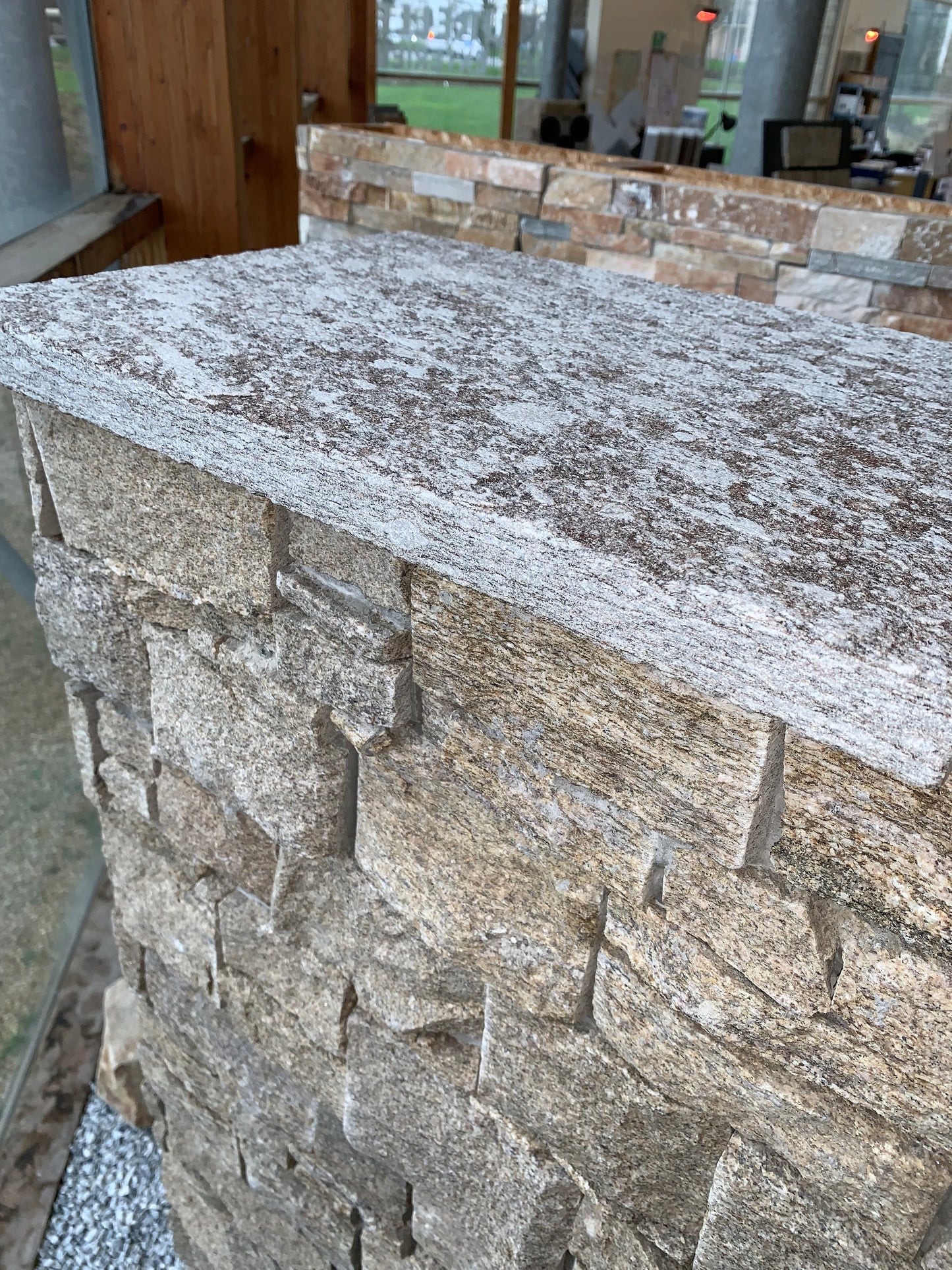 Couvertine Gneiss Cebena