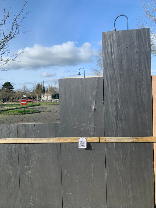 Palis en ardoise EBENE brut à 2 faces clivées et 4 bords sciés