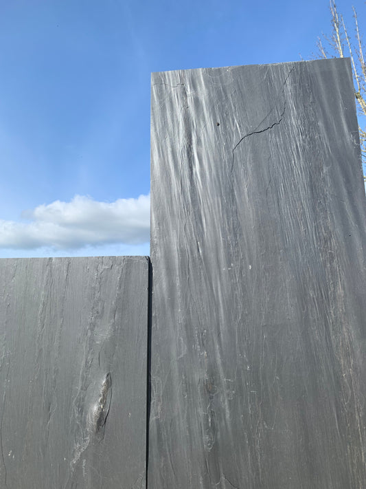 Palis en ardoise EBENE brut à 2 faces clivées et 4 bords sciés