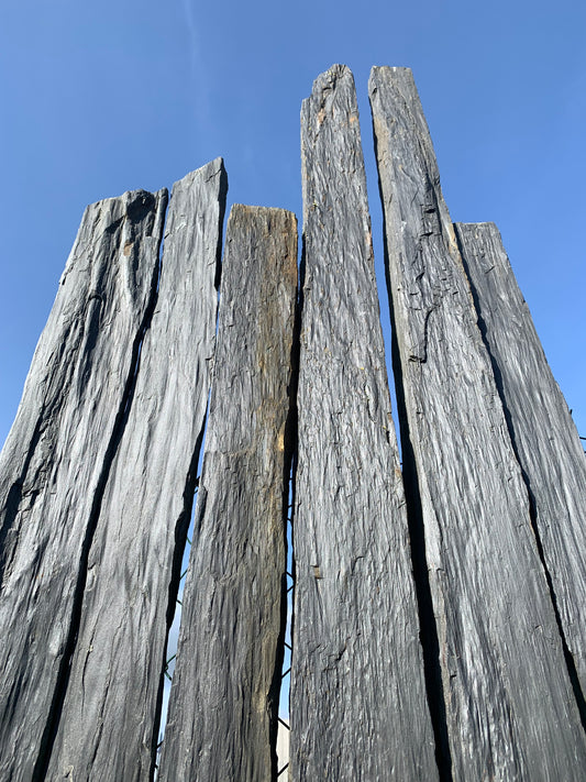 Piquets en schiste brut