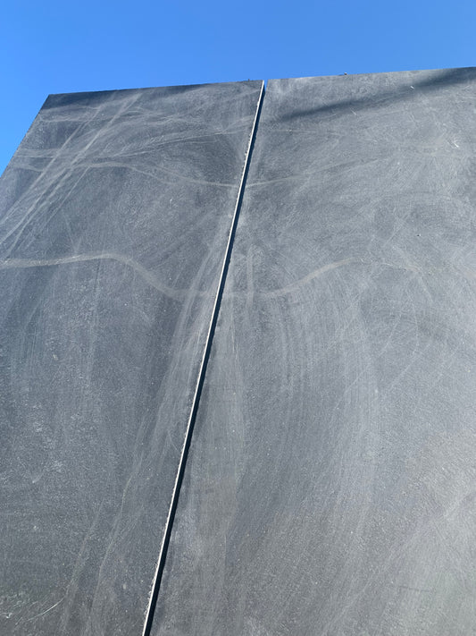 Palis en ardoise à faces et bords sciés