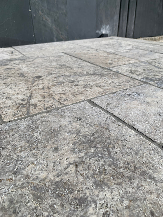 Travertin Gris Nuancé 4 Formats Rive Sciée Premium (Non-rebouché)