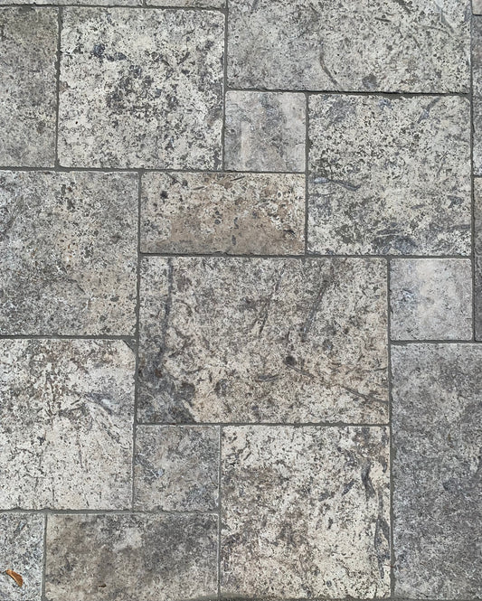 Travertin Gris Nuancé 4 Formats Rive Sciée Premium (Non-rebouché)